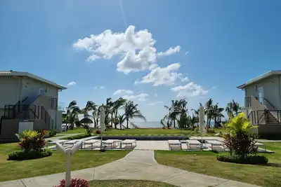 Image de Well Appointed Haven for Relaxing by the Beach or the Pool!
