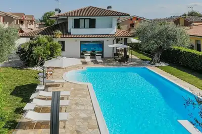 Image de Beautiful and elegant villa with pool in Trecastelli, near Senigallia, only 12 km from the sea