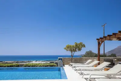Image de Villa Elpida Sea view & heated* pool!