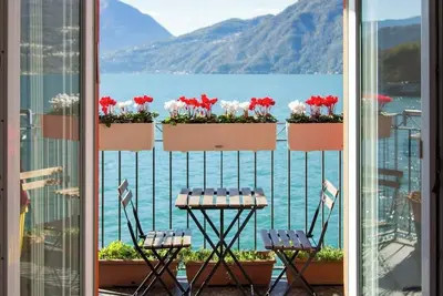 Image de Deluxe window to the lake