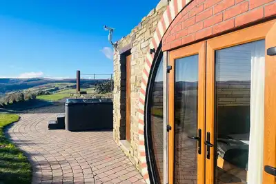 Image de Hedgehogs View - a hobbit hut that sleeps 6 guests in 3 bedrooms