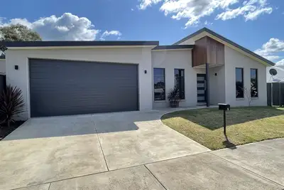 Image de Modern Home Away From Home