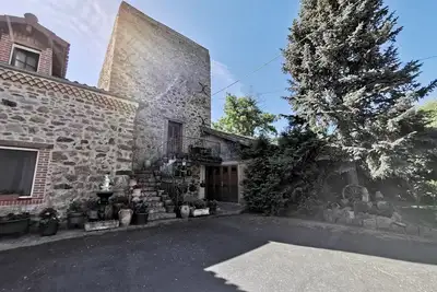 Gîte Authentique pour 2-3 Pers. avec Cour, Terrain et Pêche, à Proximité de Brioude et Blesle