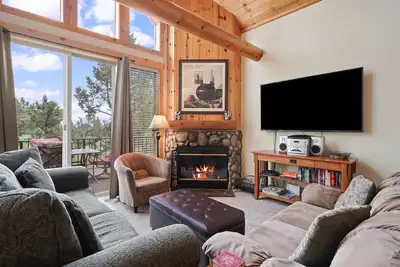 Image de Wren - Private Hot Tub & Deck, Family, Eagle Crest, Sunny Getaway!