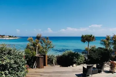 Image de Maison de plage sur l'eau. Marine de Sant ambroggio