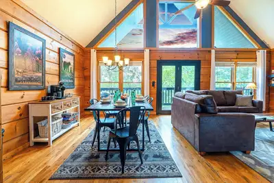 Image de Quiet and Cozy-2 miles to Parkway-Hot Tub-Pets
