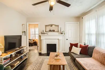 Image de 1429 Lanvale · Quaint Boho Retreat Near Downtown - Pet Friendly