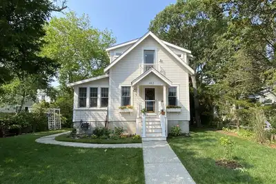 Image de Come and relax at Rest-a-While Cottage.