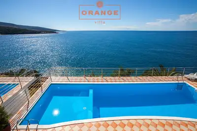Image de Orange villa - 7-bedroom seafront villa
