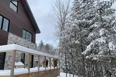 Image de The Escape - At the Water's Edge