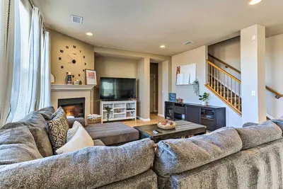 Image de 6 Mi to Airport: Updated Denver Home