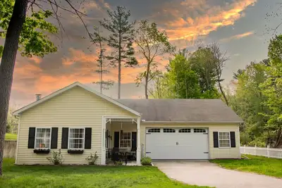 Image de Carriage House within the grounds of Hexagon House, Pentwater