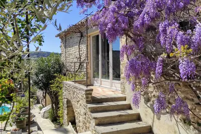 Image de Au portes du Lubéron, Gîte de charme \"Les Tilleuls\" climatisé pour 4 personnes