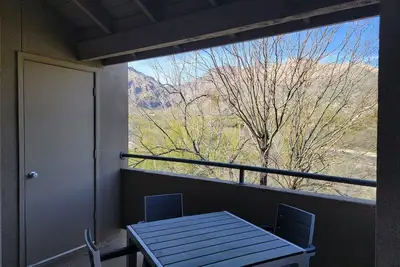 Image de Enjoy the View  of the Mystic Catalina Mountains in this large 2nd floor