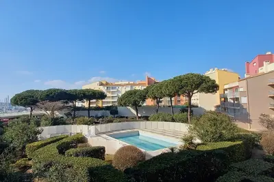Image de Cap d'Agde : appartement moderne, piscine, balcon, 5 min des plages et du port!