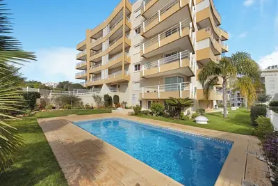 Image de Appartement \"Casa Danúbio\" avec piscine partagée, Wi-Fi et climatisation.