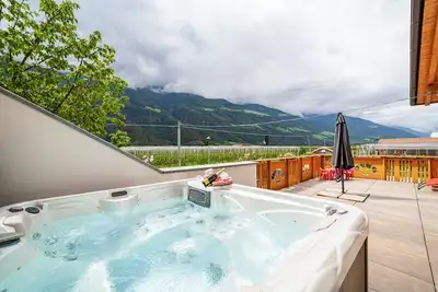 Image de Appartement \"Sagschneiderhof Golden Delicious\" avec vue sur les montagnes, bain à remous & Wi-Fi
