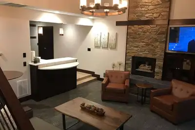 Image de Fully Renovated Condo - Sleeps 7!