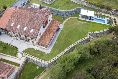 Image de Authentic luxury close to the beaches and nature.