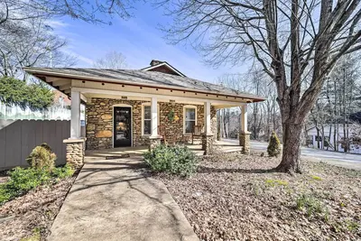 Image de Quaint Home w/ Porch in Downtown Waynesville!