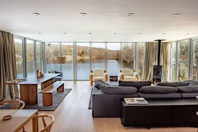 Image de Modern Lakehouse in Hudson Valley