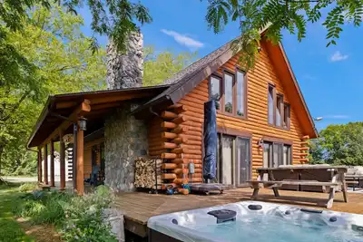 Image de Deluxe Vacay Home on Idyllic 15 acres-Pool, Spa, Stocked Pond, Firepit, Ev Chger