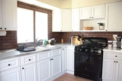 Image de 3 bedroom country home off hiking trail