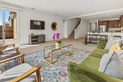 Image de Super Entertaining Game Room Home Near Folsom Lake