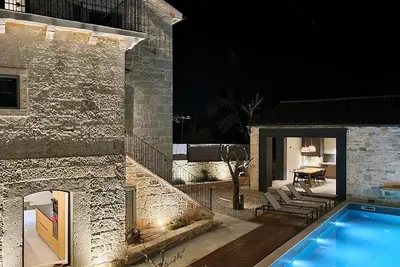 Image de Maison de vacances Jakovici pour 1 - 8 personnes avec 4 chambres à coucher - Maison jumelée