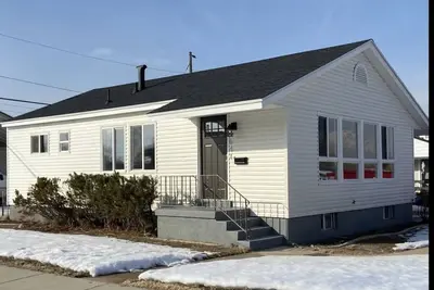 Image de New remodeled Beautiful Home. <br>Optional top only or bottom or full house -