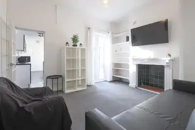 Image de Maison-Budget-Salle de bain privée séparée-Terrasse