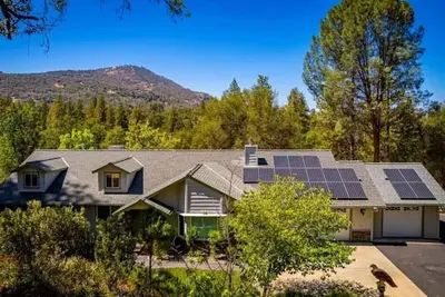 Image de Hot Tub & Pool Table • 15 mi to Yosemite