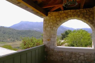 Image de Large stonehouse