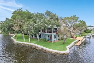 Image de On the water with boat accommodations.