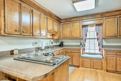 Image de Lakeside Happiness: Home on Lake Moultrie!