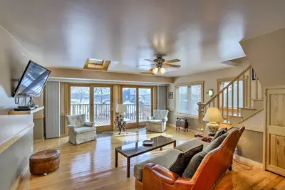 Image de Charming Lake Ripley Cottage w/ Water View!