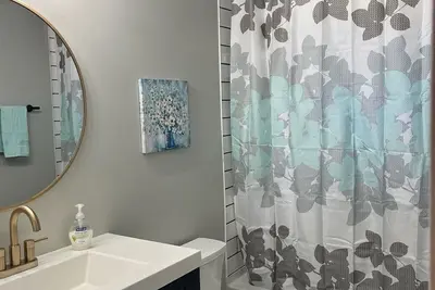 Image de Peaceful, Private Home minutes to downtown Charleston and Folly Beach!