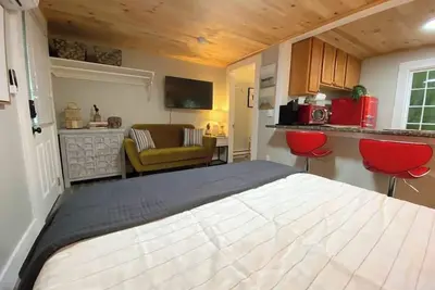 Image de Cheerful Cottage Close to Everything 12