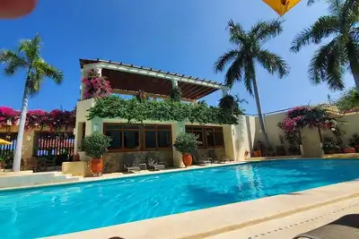 Image de Luxury condo - 2 minutes from the beach