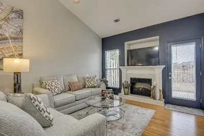 Image de Totally Renovated-2br 2ba-14 mi from Masters