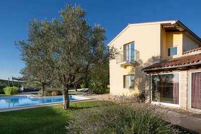 Image de Belle maison Ă Matohanci avec jacuzzi