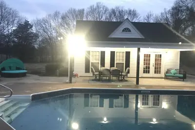 Image de The Dawg House on the Farm