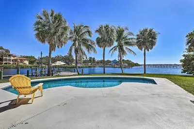 Image de Pool, Dock & Kayaks: Waterfront Palmetto Home