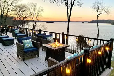 Image de Lake Country - Waterfront With Style