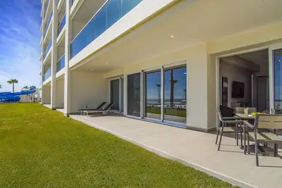 Image de Spectacular 2 bedroom condominium Encantame E102