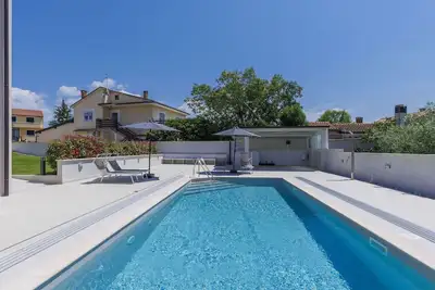 Image de Joli appartement pour 6 personnes avec climatisation, Wifi, piscine, Tv et terrasse