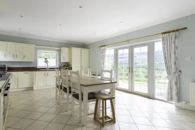 Image de Belle maison de vacances privée pour 15 personnes avec Tv, patio, vue panoramique et parking