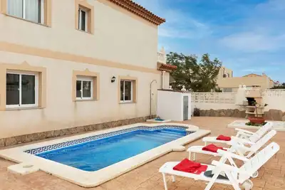 Merveilleuse maison de vacances privée pour 6 personnes avec piscine privée, Tv, patio et parking