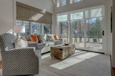 Image de Golf and Riverfront Cottage | King Bed | Group Availability