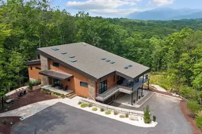 Image de The Sanctuary at Table Rock | Wide-Ranging Mountain Views | Hot Tub and Fireplace